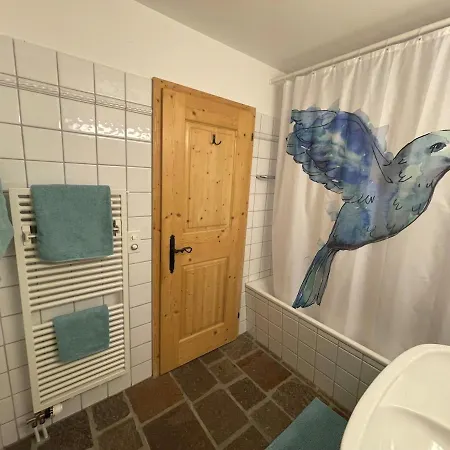 Sonnige Gartenwohnung Apartmán Laax