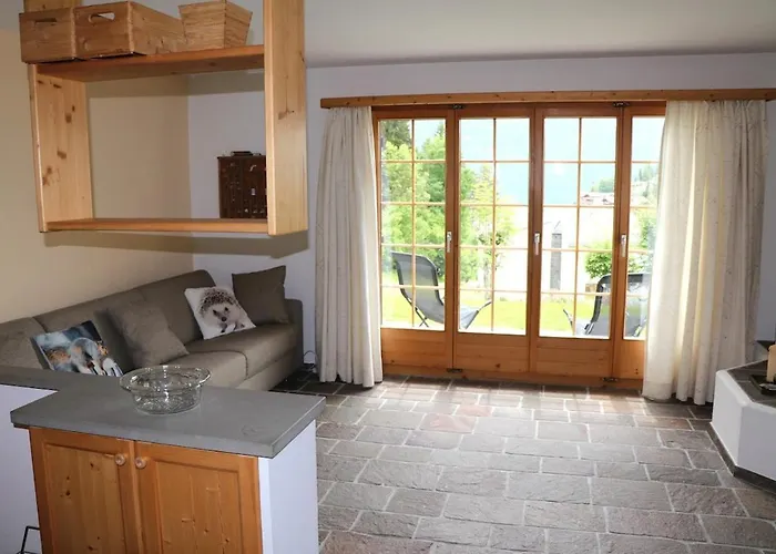 Sonnige Gartenwohnung شقة