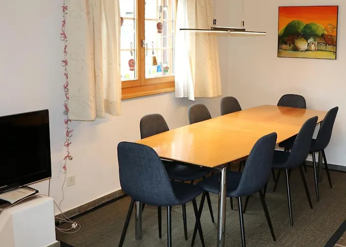 Sonnige Gartenwohnung شقة